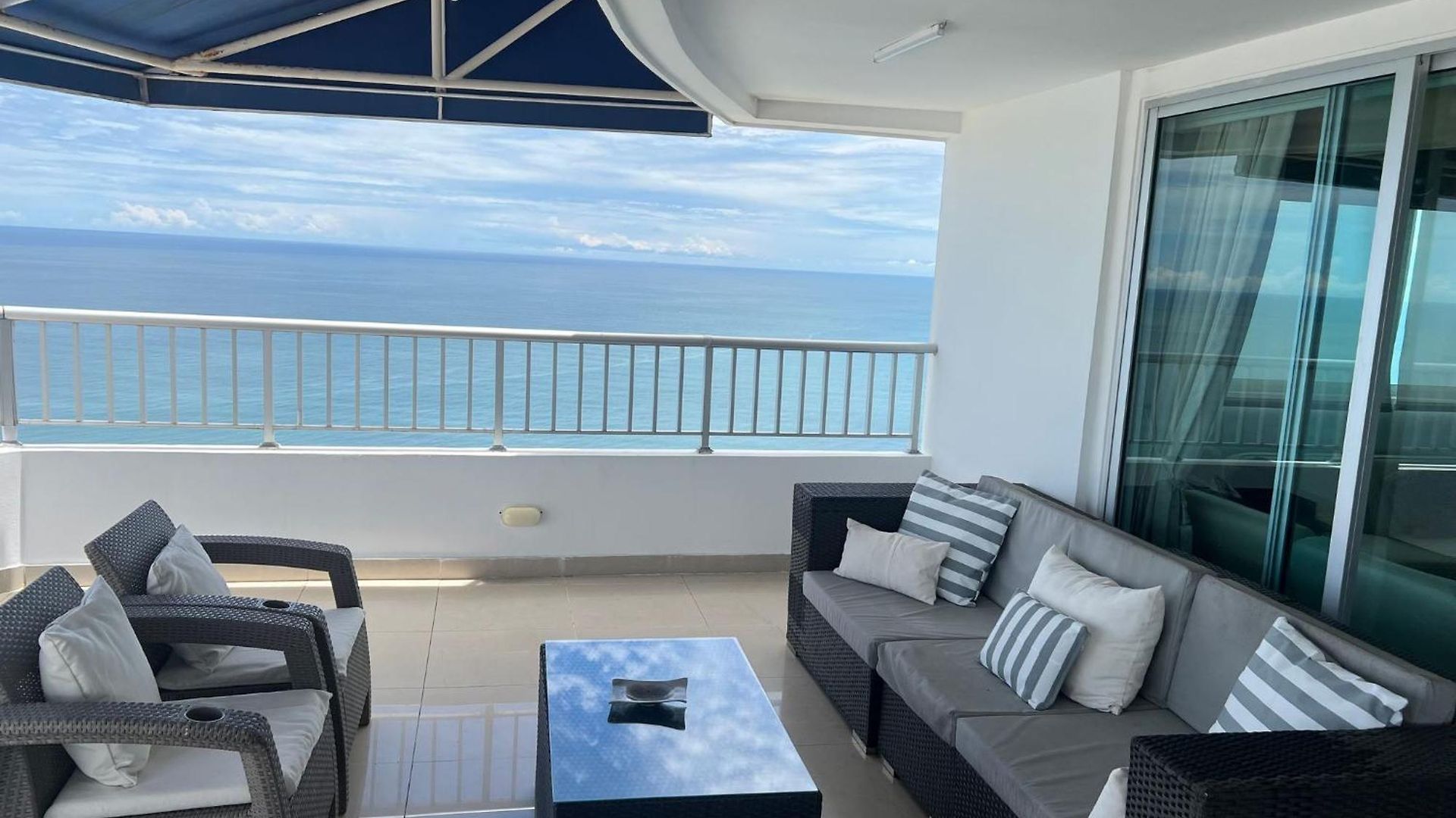 Luxurious Penthouse In Cartagena With Ocean Views And Private Terrace