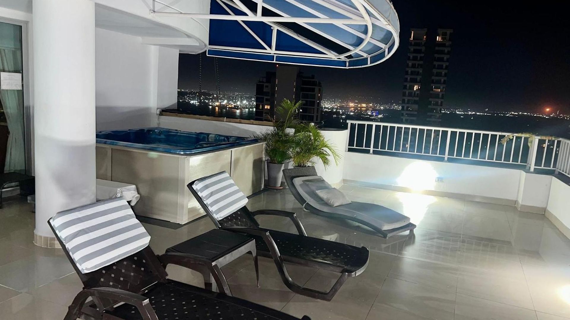 Apartamento Luxurious Penthouse In Cartagena With Ocean Views And Private Terrace *
